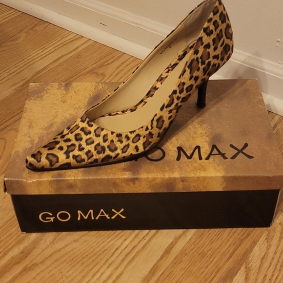 Go Max: Leopard Print Pumps - Picture 9 of 9